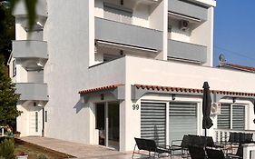 Villa Rosa Rooms